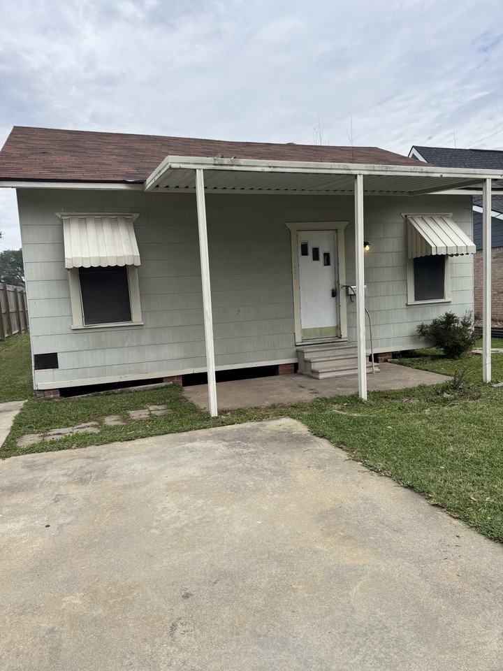 1608 Elgin Ave #1 - Photo 2 of 34