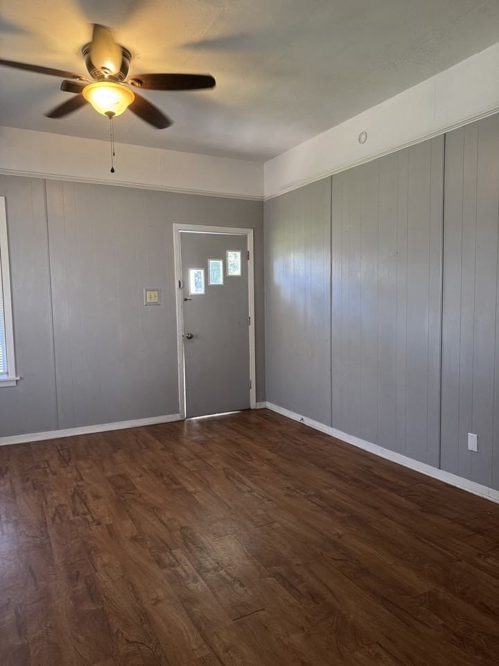 1608 Elgin Ave #1 - Photo 3 of 34