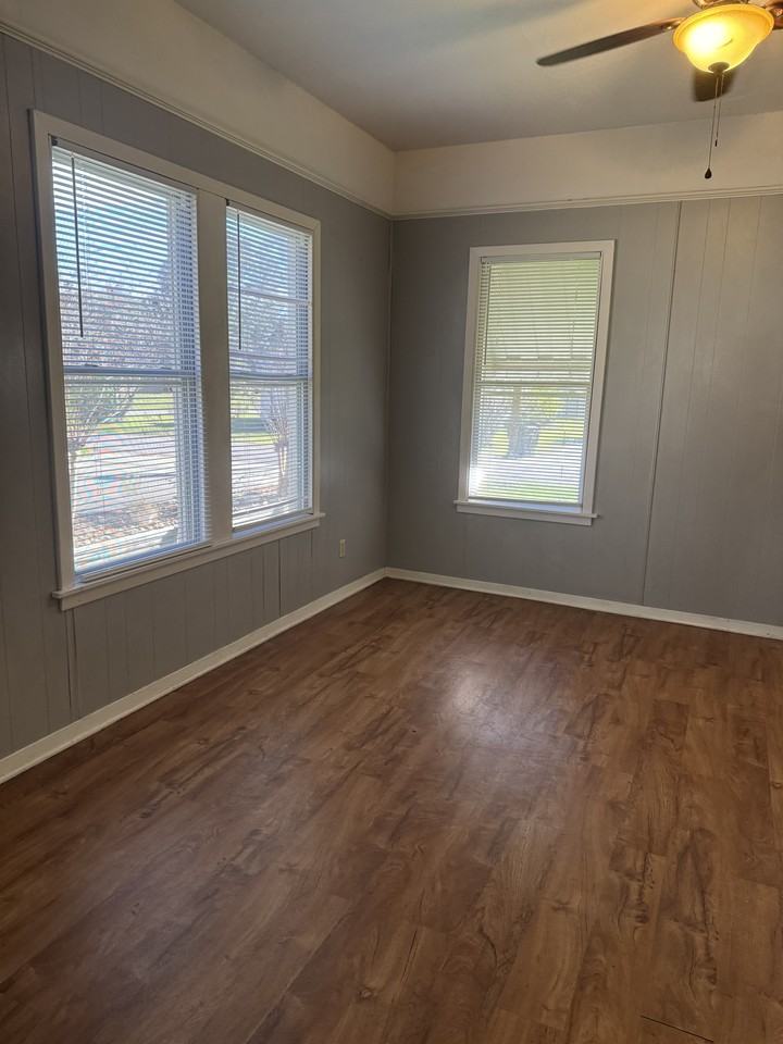 1608 Elgin Ave #1 - Photo 5 of 34