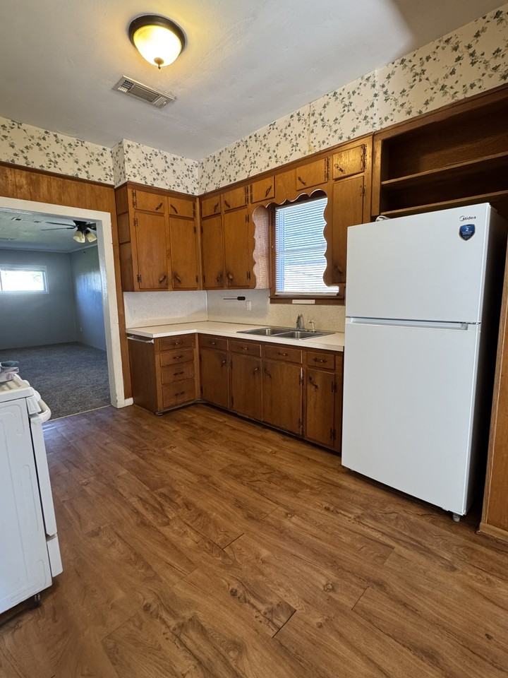 1608 Elgin Ave #1 - Photo 6 of 34