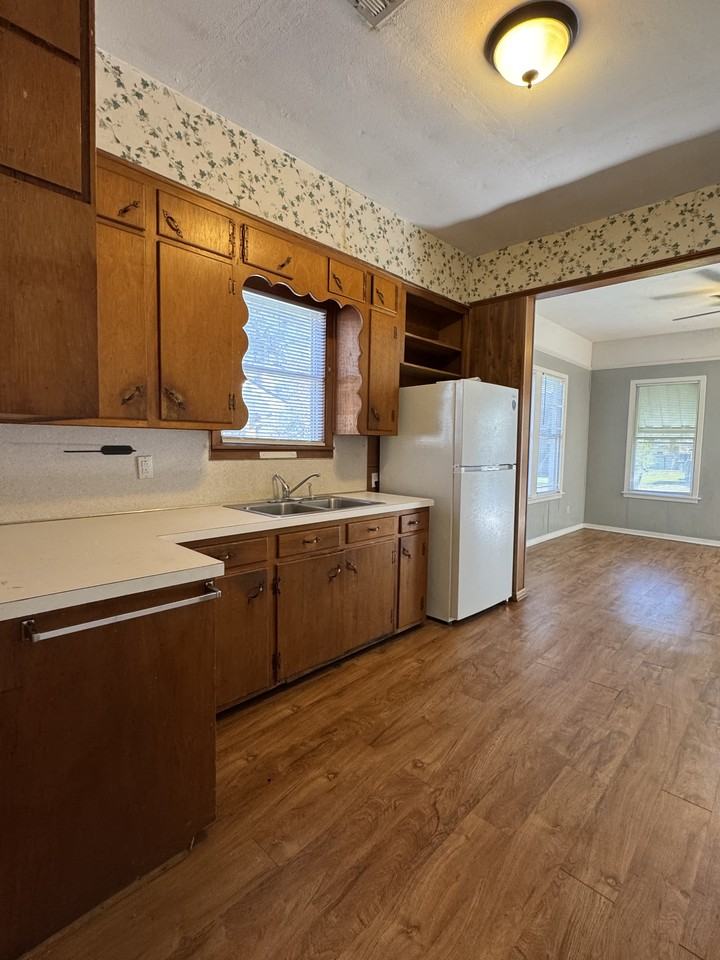 1608 Elgin Ave #1 - Photo 7 of 34