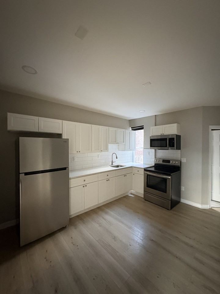 245 W Ontario St #2 - Photo 4 of 9