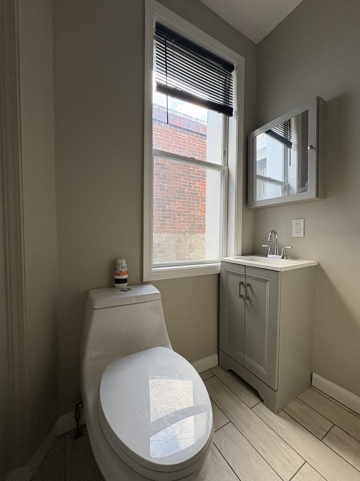 245 W Ontario St #2 - Photo 5 of 9