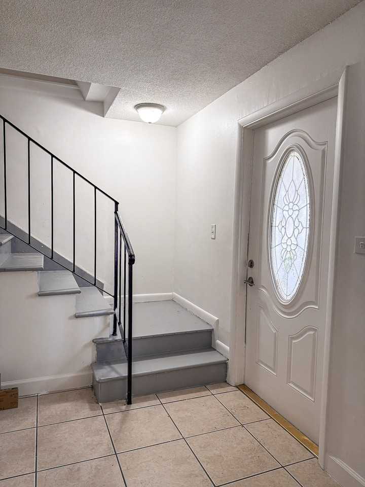 3811 Southwest 60th Terrace #2 - Photo 4 of 21