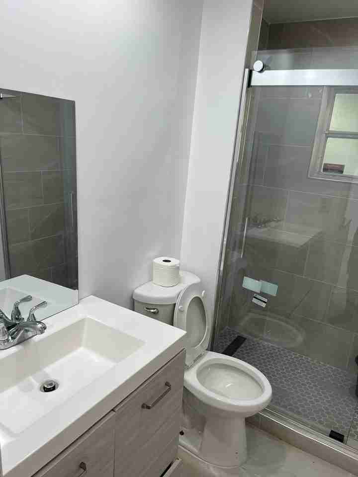 3811 Southwest 60th Terrace #1 - Photo 6 of 9