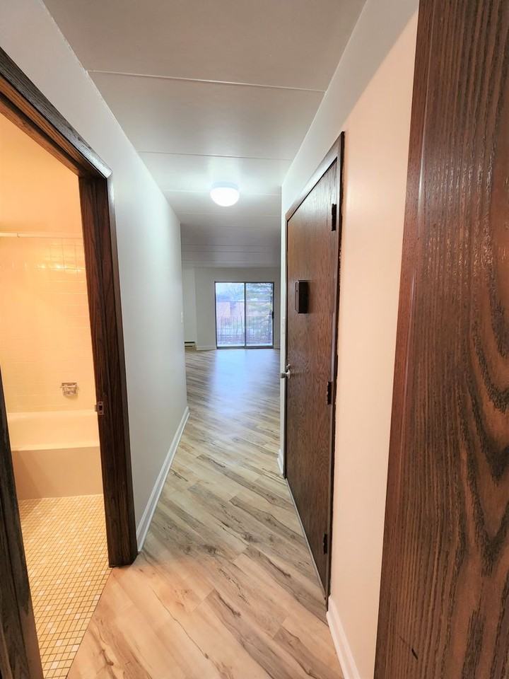 JER & Associates 4900-70 - Photo 2 of 11