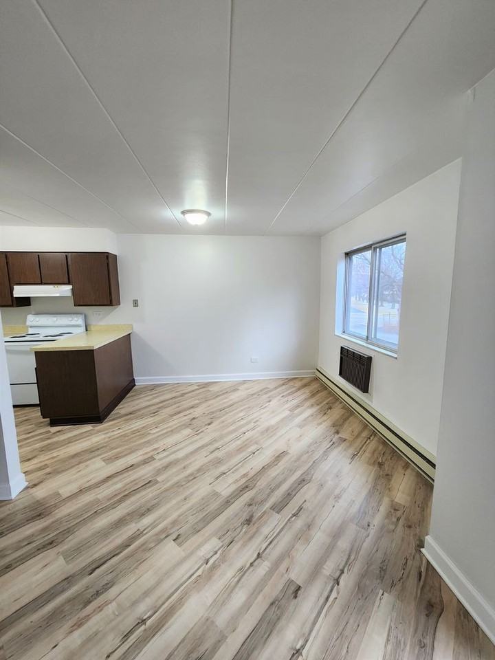 JER & Associates 4900-70 - Photo 4 of 11