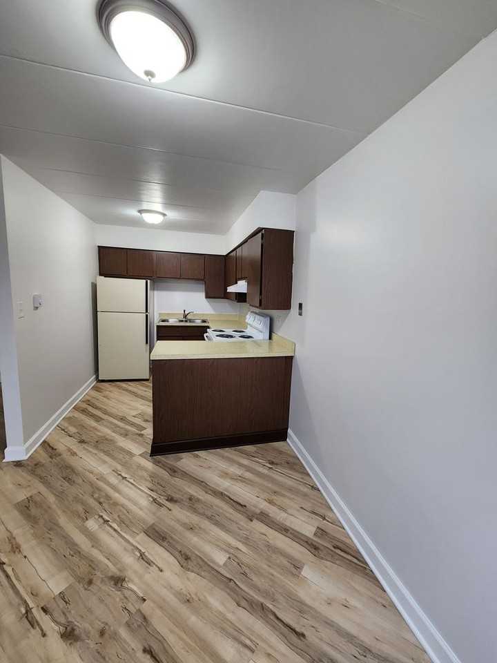 JER & Associates 4900-70 - Photo 5 of 11