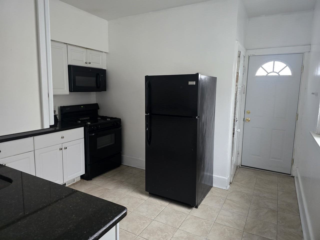 1367 Wayburn St #1 - Photo 6 of 10