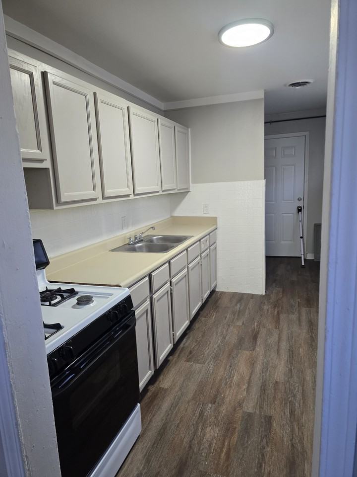 12867 Westbrook St #1 - Photo 3 of 9