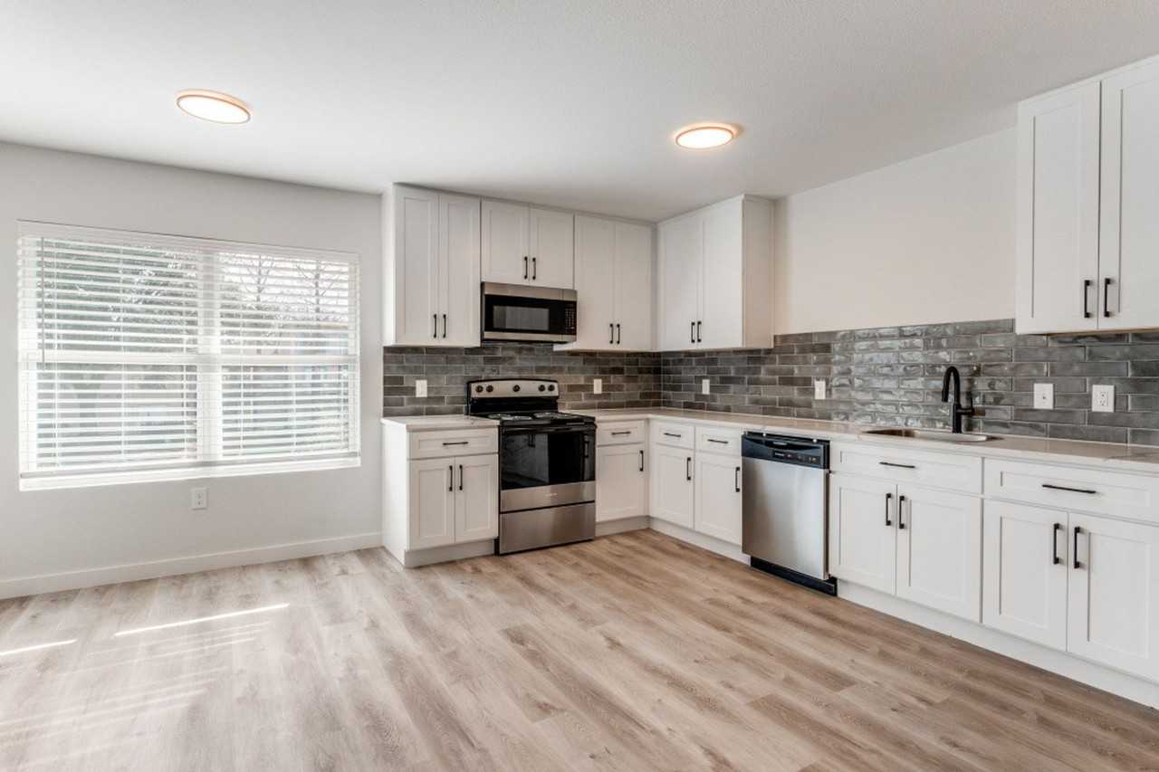 Lakewood Gardens - Photo 5 of 31