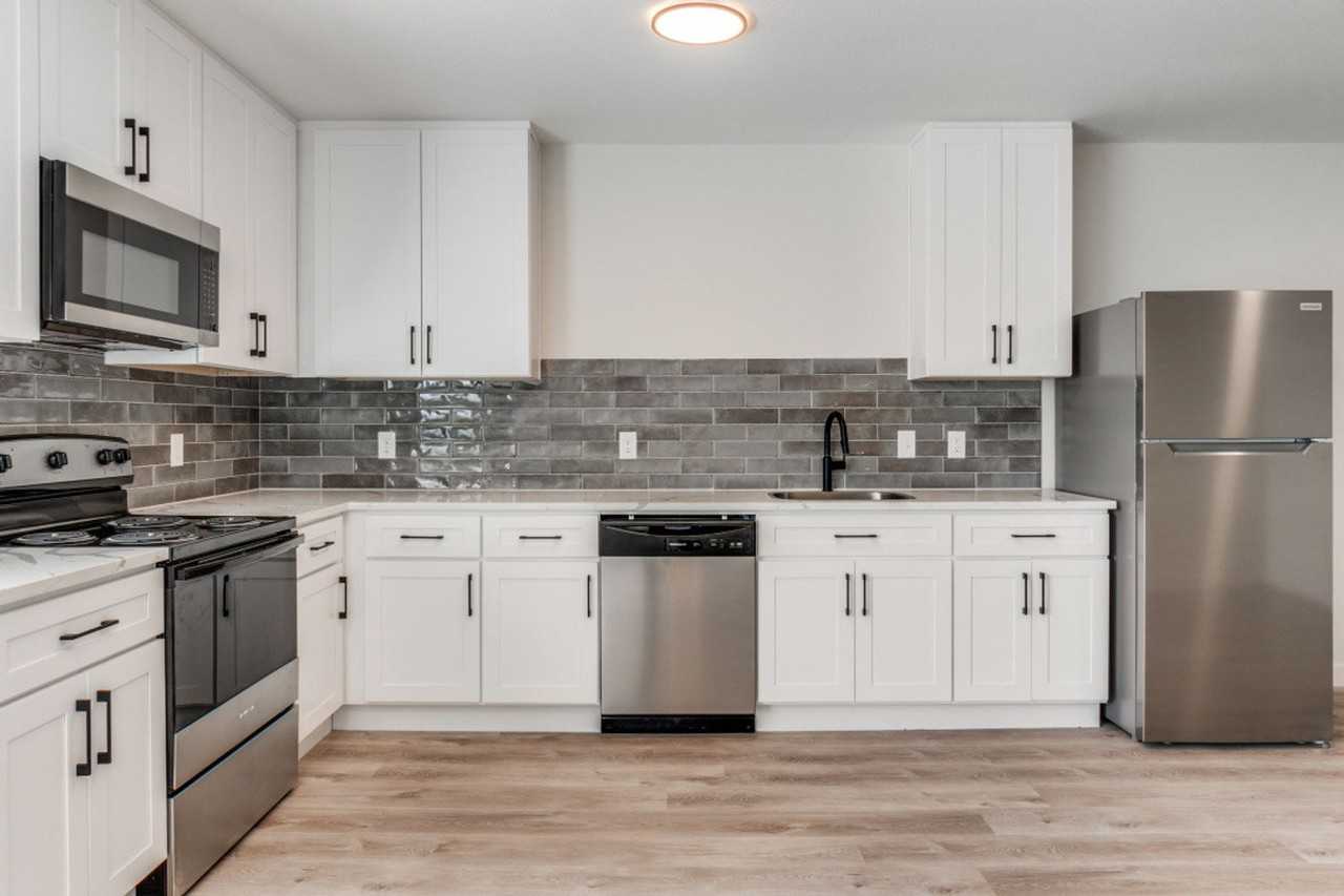 Lakewood Gardens - Photo 6 of 31