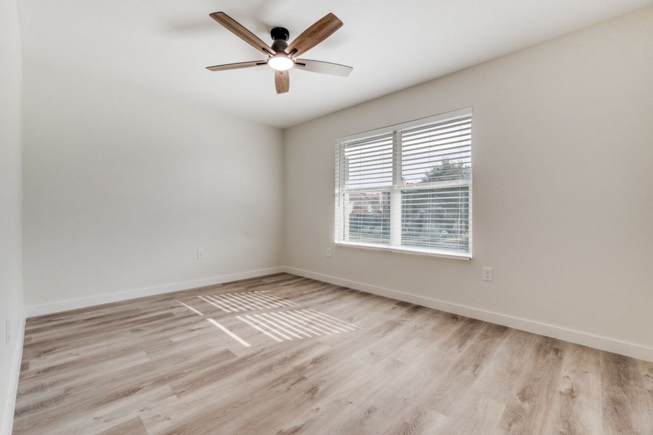 Lakewood Gardens - Photo 7 of 31