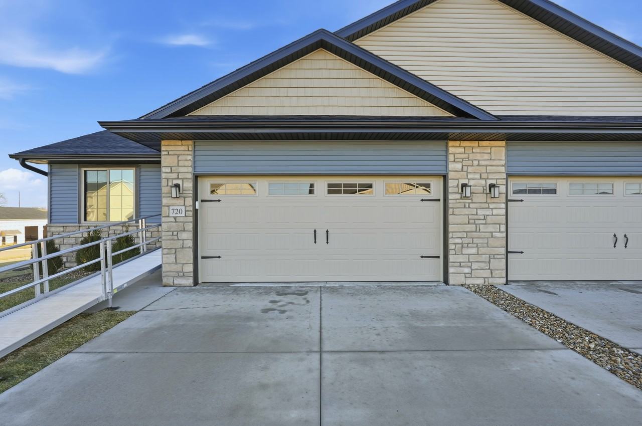 720 Creekside Dr #1 - Photo 2 of 35