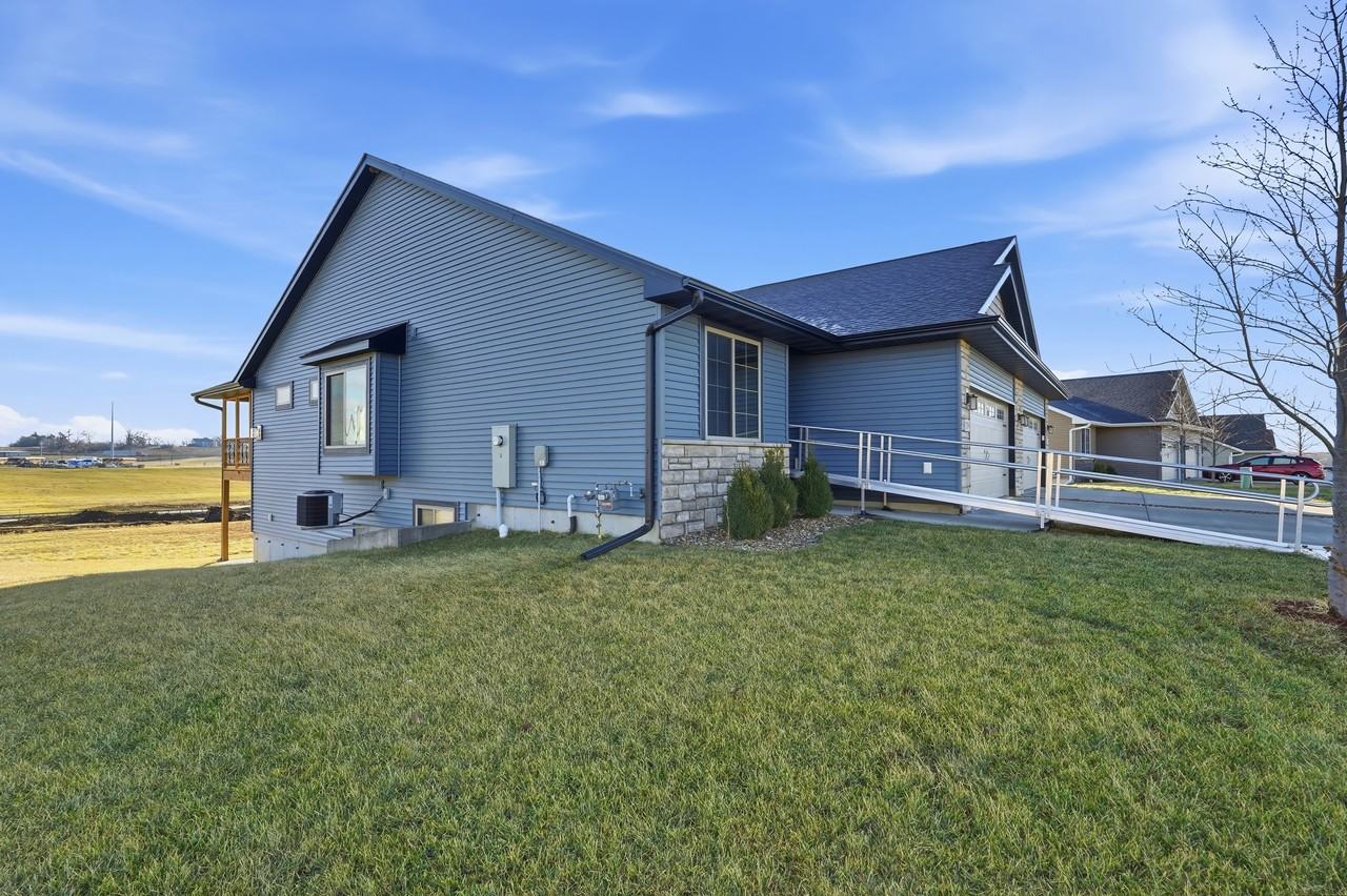 720 Creekside Dr #1 - Photo 3 of 35