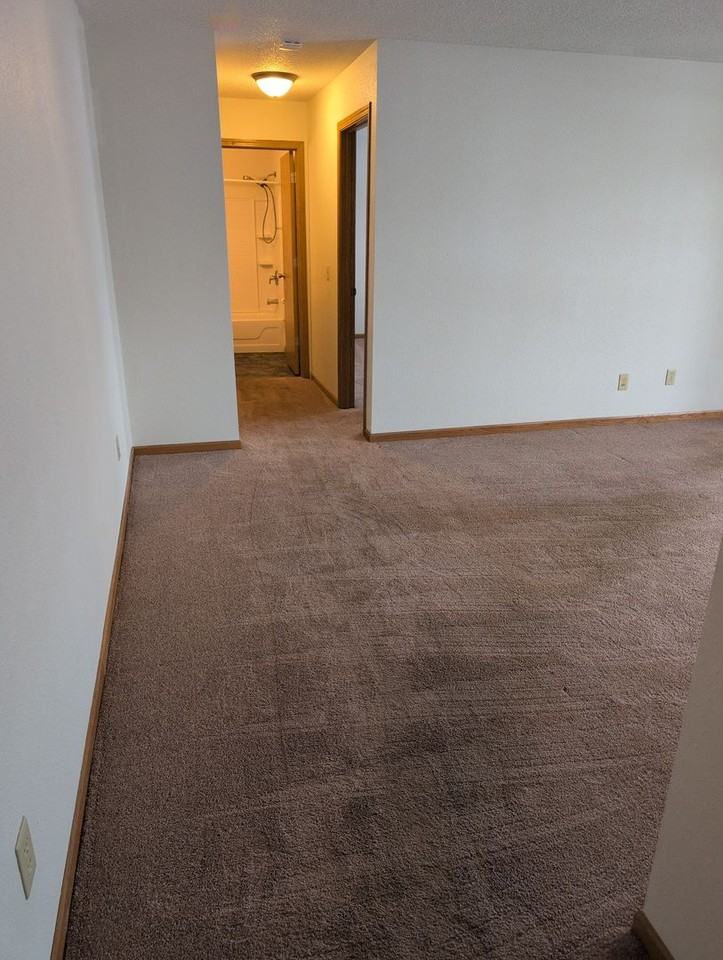 JANESVILLE APARTMENTS - Photo 6 of 23