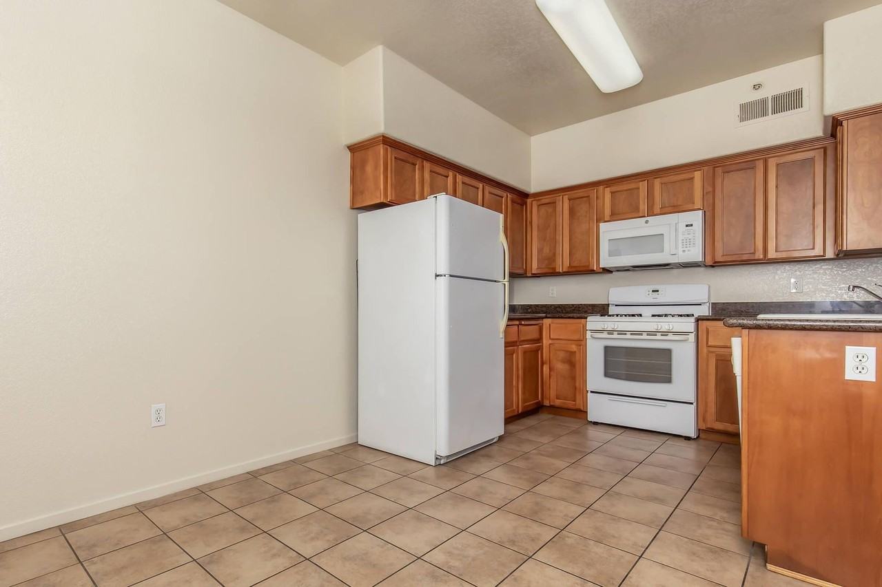 Palo Alto Place Apartments - Photo 4 of 19