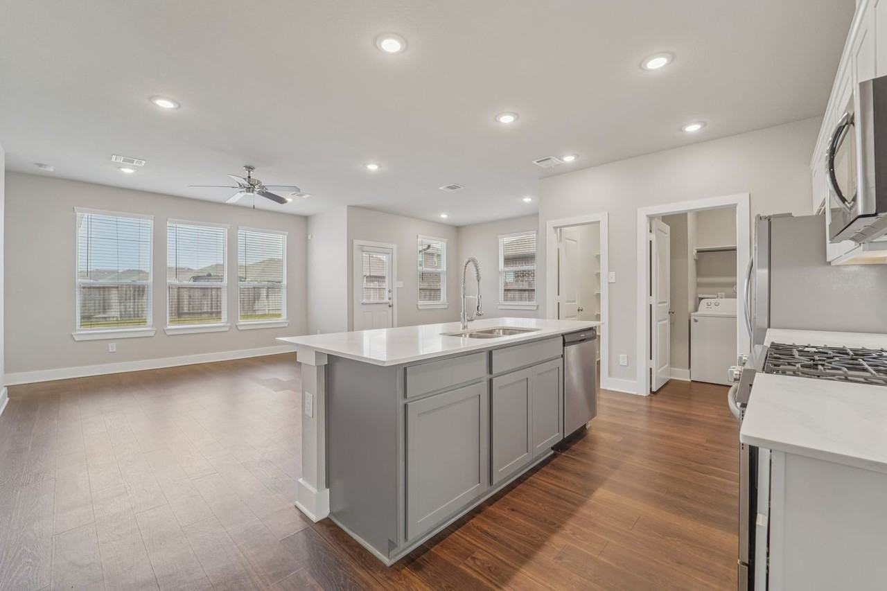 10638 Cascade Creek Dr - Photo 7 of 50