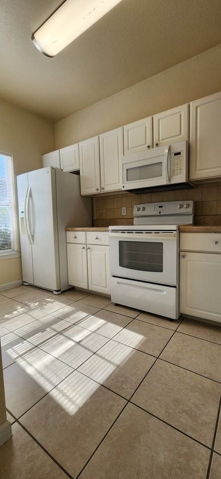 4872 Nw 42nd Rd #106 - Photo 3 of 22