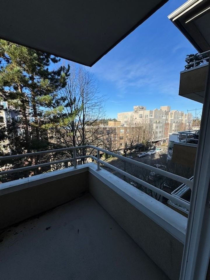 Hudson Square Apartments - Photo 4 of 30