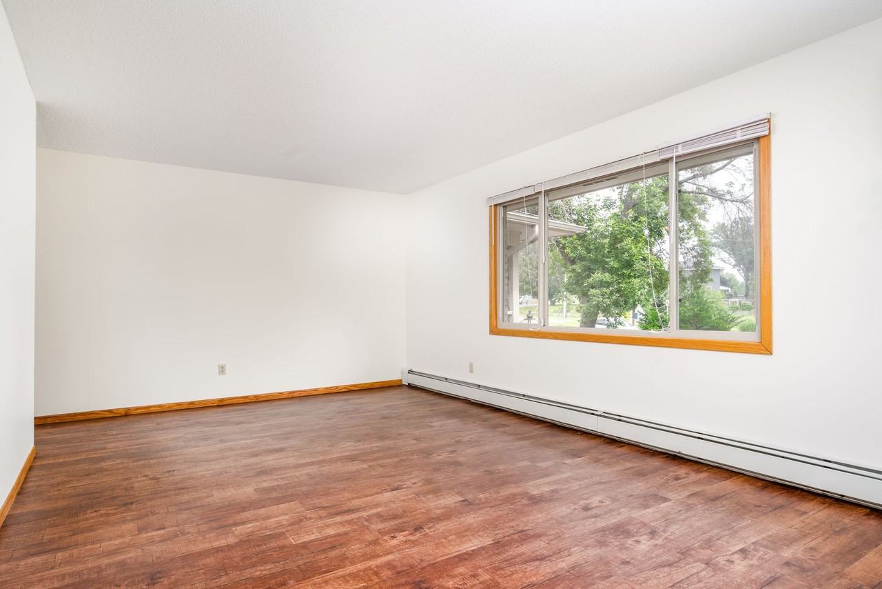 4301 Valley View Rd - Photo 2 of 7