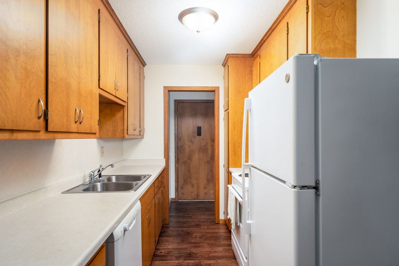 4301 Valley View Rd - Photo 3 of 7