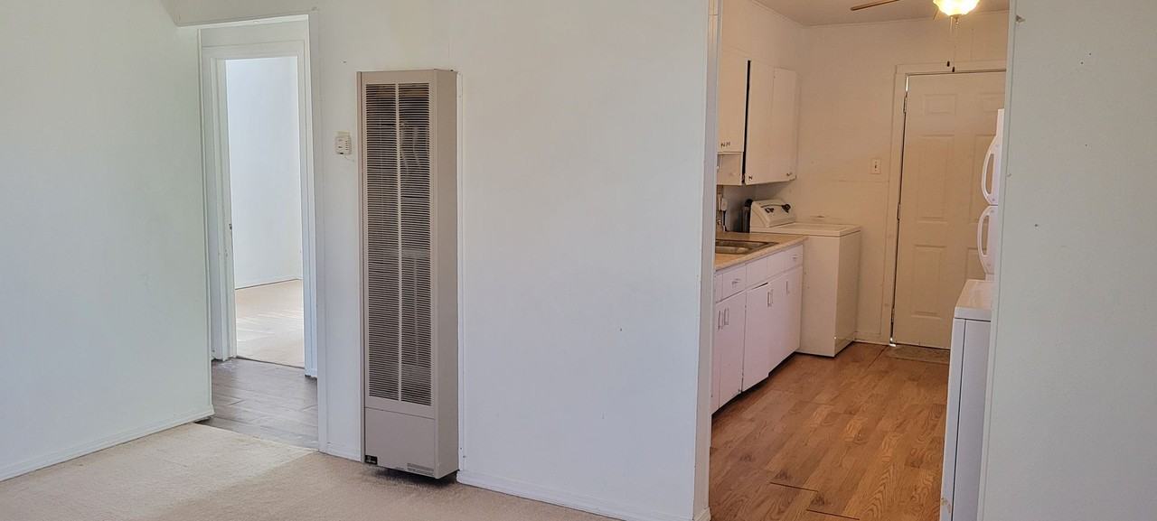 607 W 17th St - Photo 2 of 15