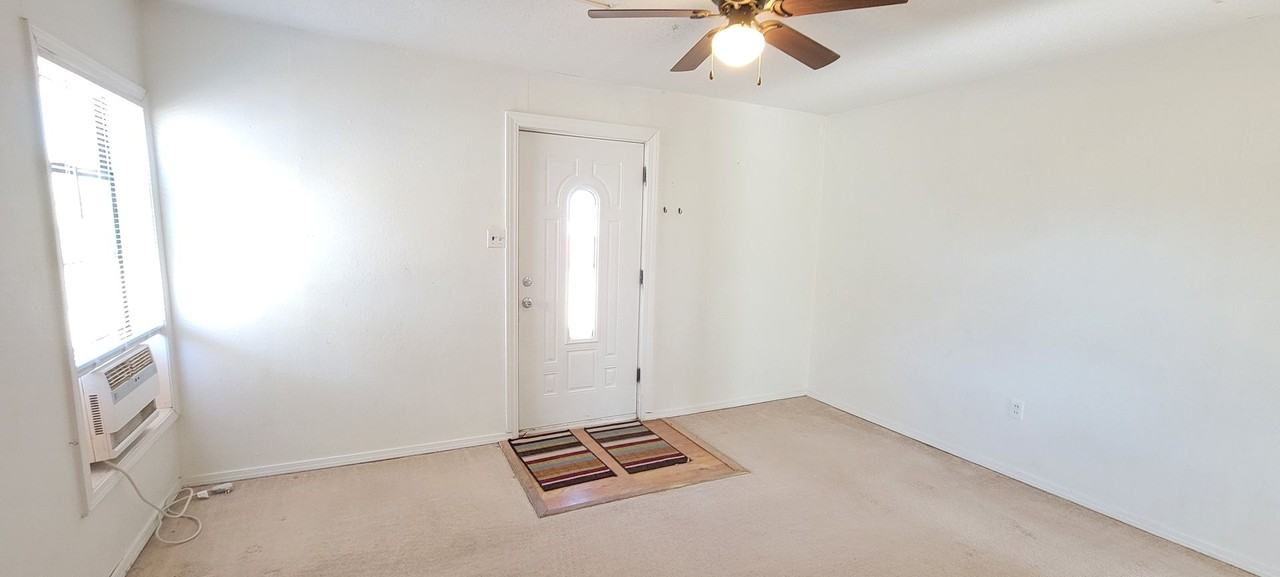 607 W 17th St - Photo 4 of 15