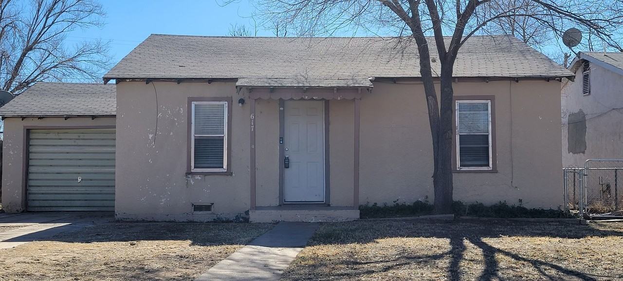 617 W 17th St - Photo 2 of 11