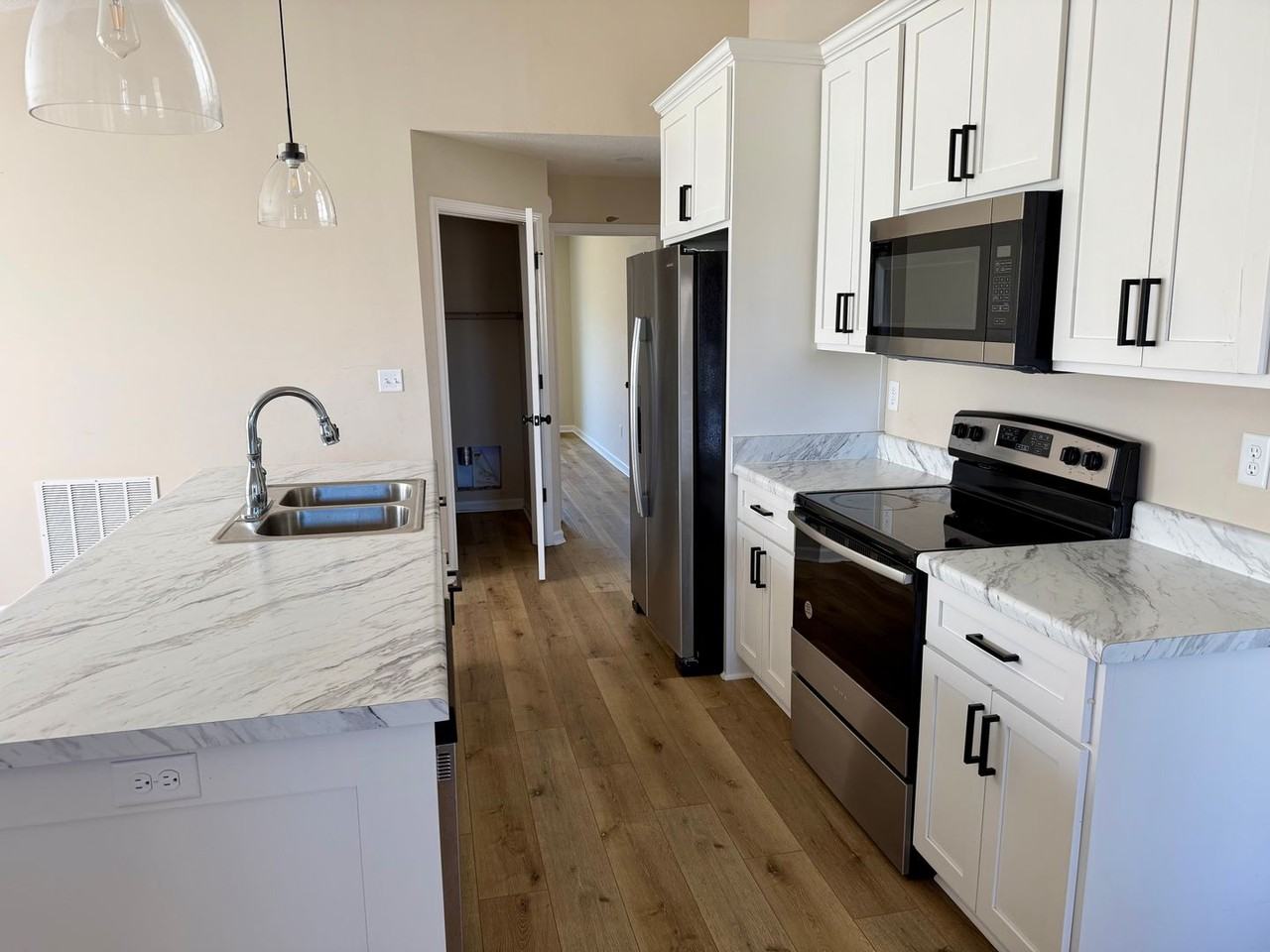 2703 Largo Ave - Photo 3 of 9