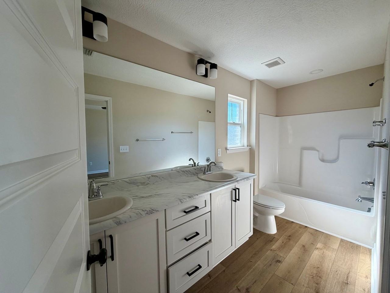 2703 Largo Ave - Photo 6 of 9