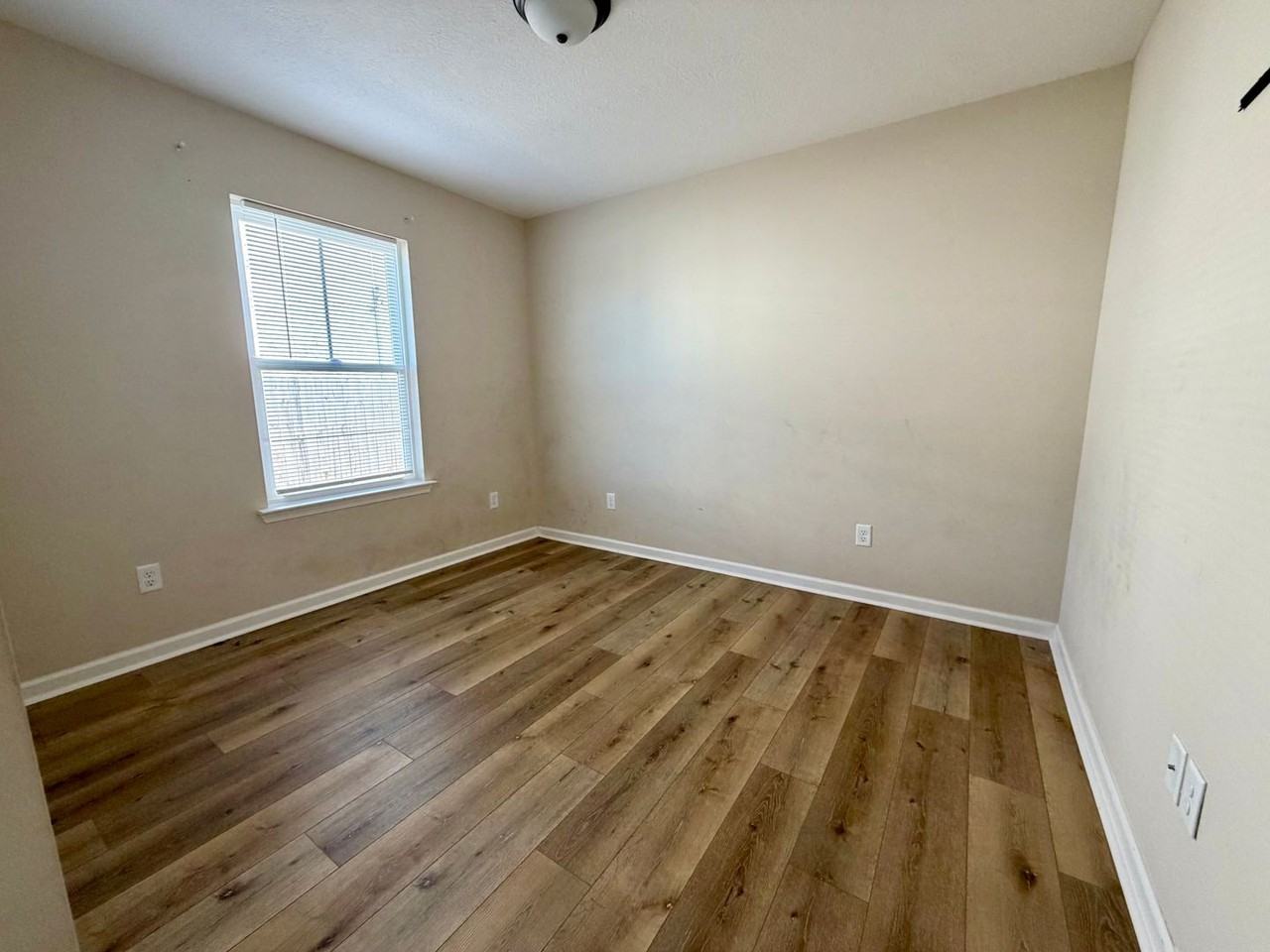 2703 Largo Ave - Photo 7 of 9