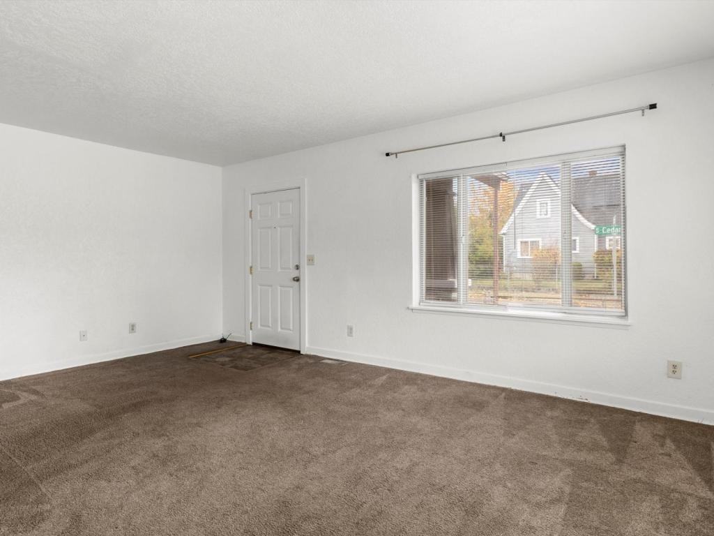 5428 S Cedar St - Photo 3 of 19