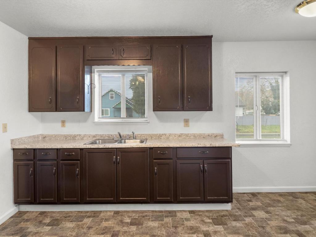 5428 S Cedar St - Photo 5 of 19