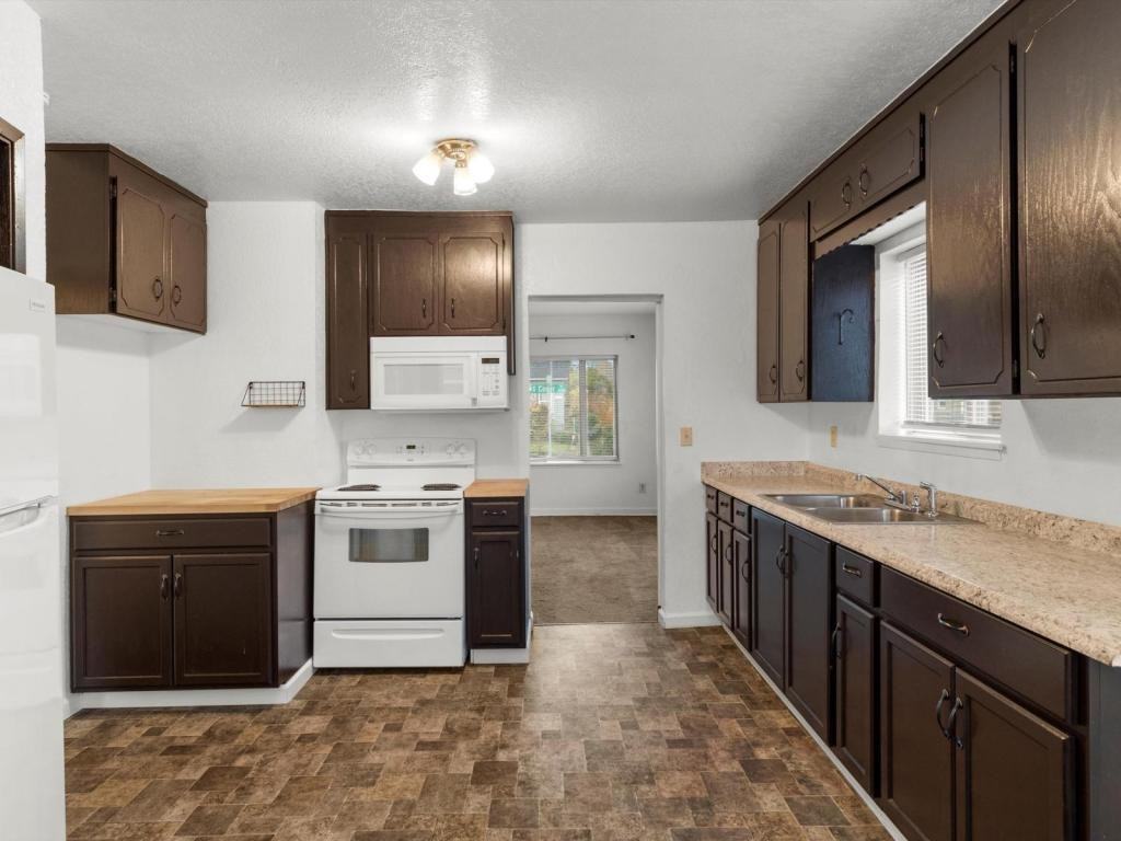 5428 S Cedar St - Photo 7 of 19