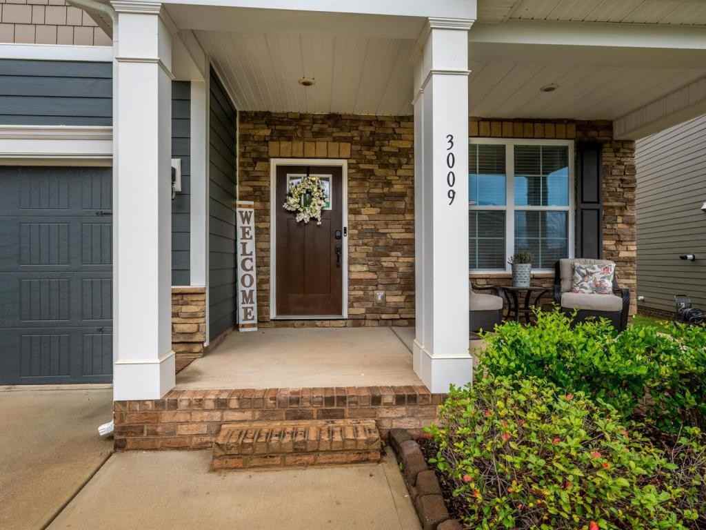 3009 Lydney Cir - Photo 2 of 37