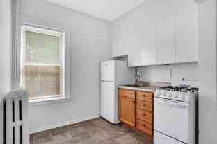 1919 Dupont Ave S - Photo 1 of 1