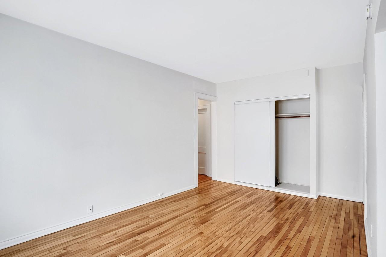 1919 Dupont Ave S - Photo 3 of 19