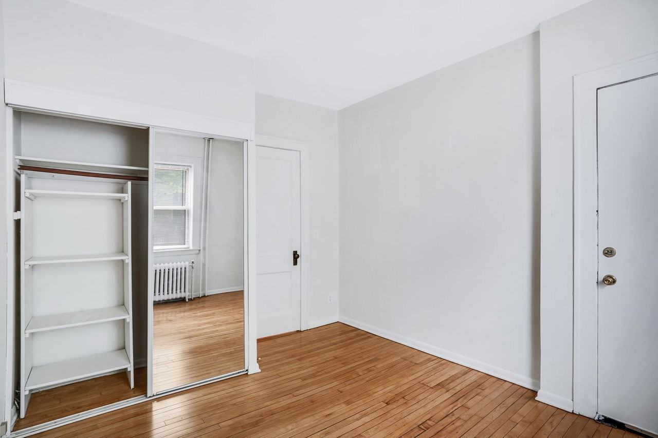 1919 Dupont Ave S - Photo 5 of 19