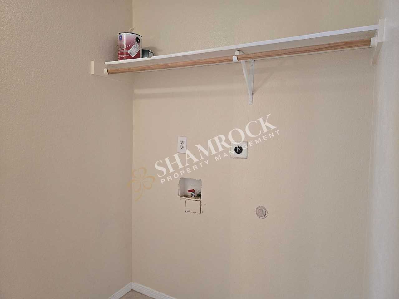 2322 Breezy Dr - Photo 6 of 11