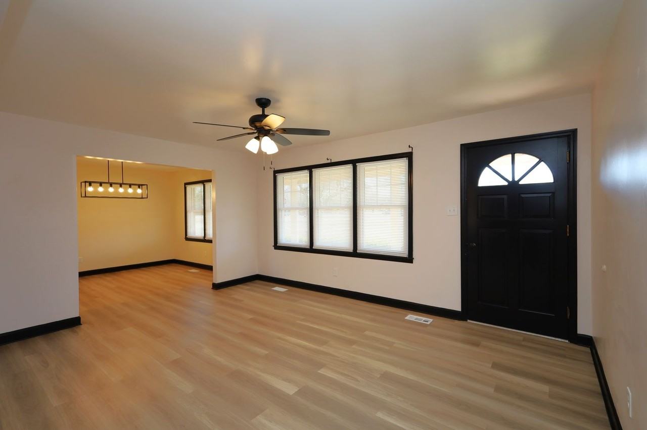 4018 N Oak Street Ext - Photo 2 of 15