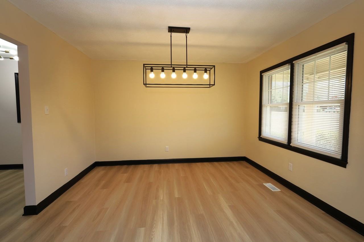 4018 N Oak Street Ext - Photo 3 of 15