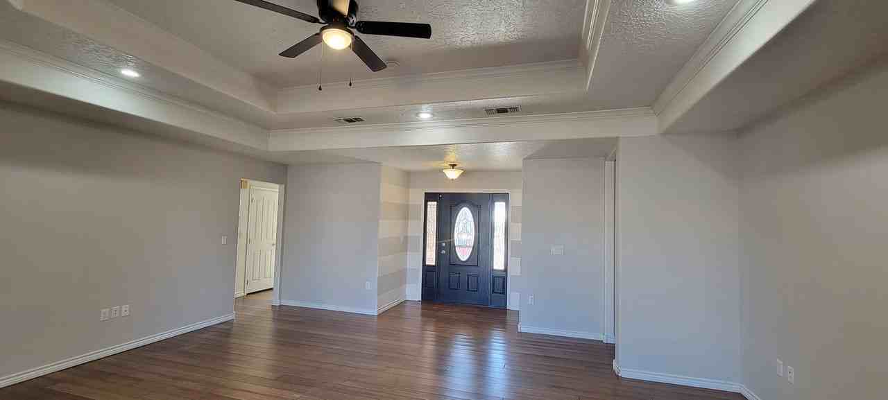 2125 Hayes - Photo 6 of 29