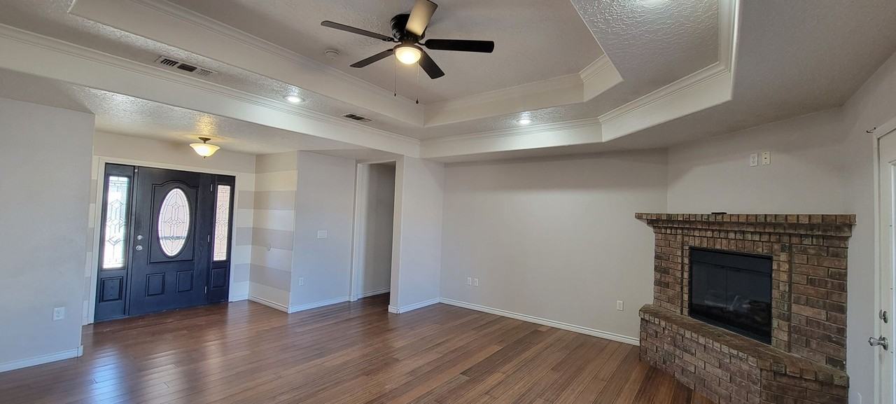 2125 Hayes - Photo 7 of 29