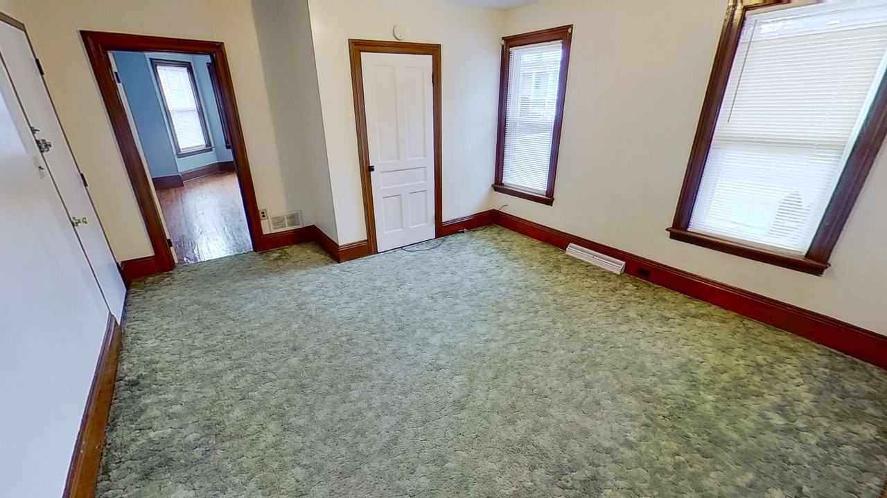 127 Hanover St Apt 2nd - Photo 4 of 5