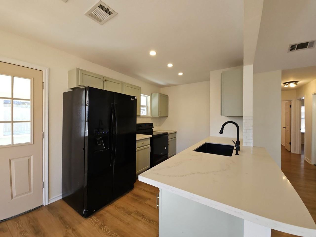 2602 Coley Dr - Photo 2 of 24