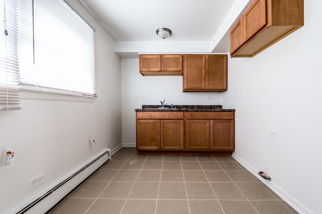 7927 S Ellis - Photo 2 of 15