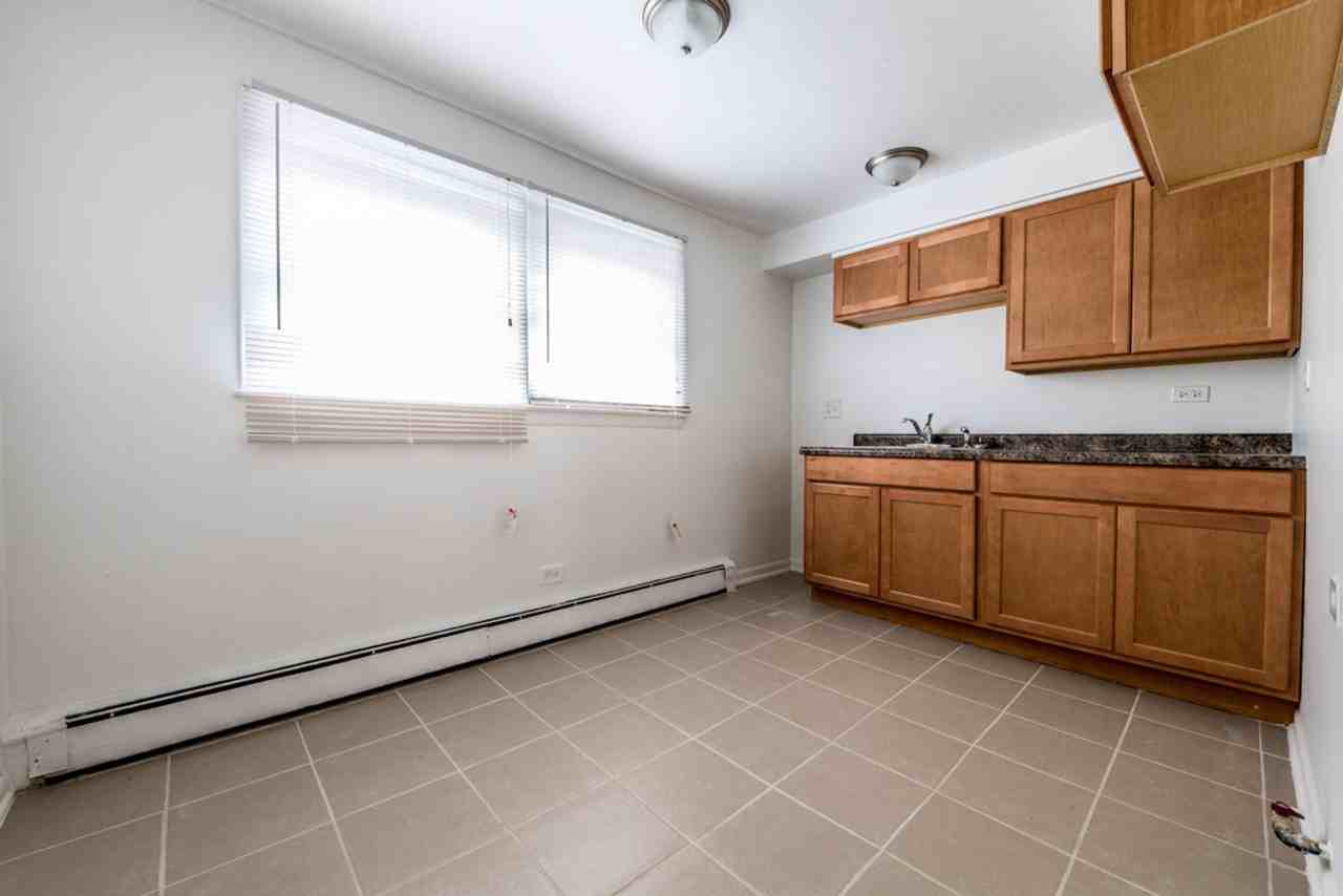 7927 S Ellis - Photo 3 of 15