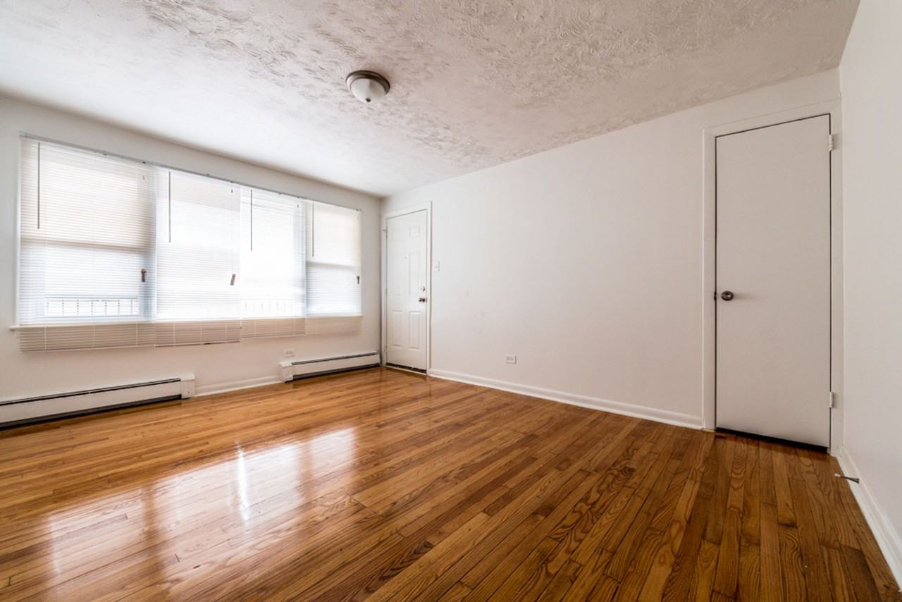 7927 S Ellis - Photo 4 of 15