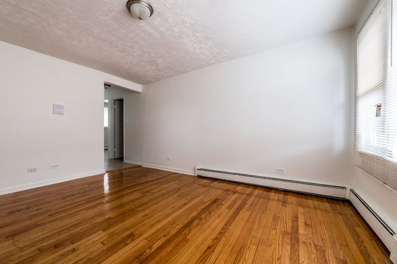 7927 S Ellis - Photo 7 of 15